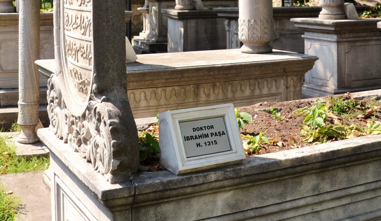 tomb of court physician 